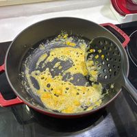 可能是蛋黃和水波蛋的圖像