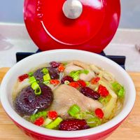 可能是拉麵、粥、香菇和麵的圖像