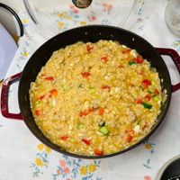 可能是粥、豆煮玉米和西班牙大鍋飯的圖像