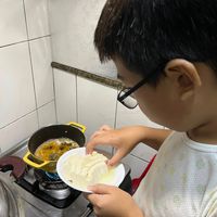 可能是 1 人和粥的圖像