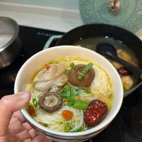 可能是香菇、粥、拉麵和麵的圖像