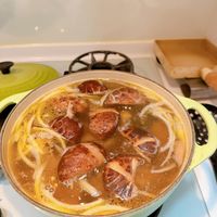 可能是麵、拉麵、香菇、燉小牛膝和義大利麵的圖像