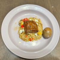 可能是水波蛋、北非小米飯、炒飯、燉小牛膝、豆腐和印度香料飯的圖像