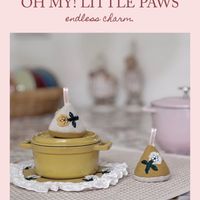 可能是蕾絲和顯示的文字是「 PLUM& CHERRY BLOSSOM OH MY! LITTLE PAWS endless charm. ROSSO1OL1 Made to match 10cm cast ron 」的圖像