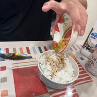 可能是 1 人、食物和文字的圖像