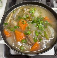 可能是燉小牛膝和粥的圖像