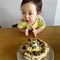 可能是 1 人和蛋糕的圖像