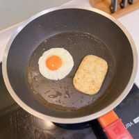 可能是水波蛋、蛋黃和豆腐的圖像