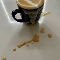可能是咖啡杯和咖啡的圖像