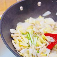 可能是香菇、義大利麵和豆腐的圖像