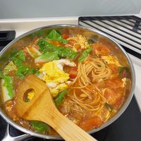 可能是義大利麵、拉麵和麵的圖像