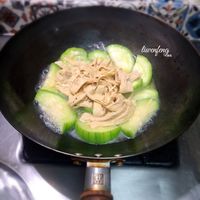 可能是食物和顯示的文字是「 liwenfeng 大編編 X 」的圖像