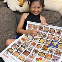 可能是 1 人、小孩和文字的圖像