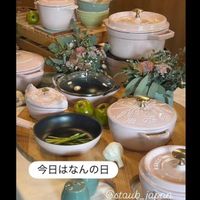 可能是顯示的文字是「 staub staub_ staub_japan istaub_japan20分鐘 japan 20分鐘 ソルベローズ色のストウブ かわいい 今日はなんの日 Estaub_ @staub_japan japan Edici Edici_tokijo tokio 傳送訊息 Charuna.bb 」的圖像