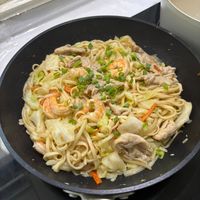 可能是義大利麵、麵、炒麵和拉麵的圖像