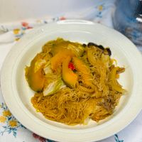 可能是炒麵、麵和拉麵的圖像