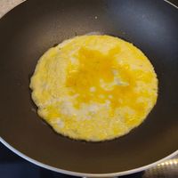 可能是歐姆蛋、水波蛋和蛋黃的圖像