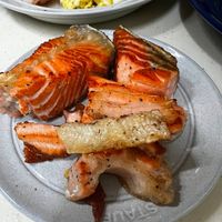 可能是水波蛋和煙燻鮭魚的圖像