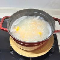 可能是水波蛋、豆腐、粥和顯示的文字是「 SAKURA G2926G 」的圖像