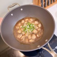 可能是香菇、豆腐和顯示的文字是「 G RA 」的圖像