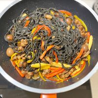 可能是香菇、義大利麵、拉麵和炒麵的圖像