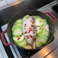 可能是水波蛋和拉麵的圖像
