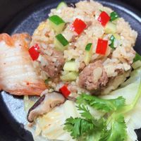 可能是西班牙大鍋飯和燉小牛膝的圖像