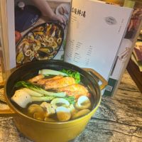 可能是豆腐、拉麵、火鍋、香菇和文字的圖像