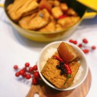可能是豆腐和魚卵的圖像