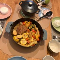 可能是燉小牛膝、肉排和火鍋的圖像
