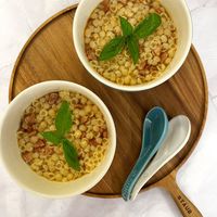 可能是麵、粥和北非小米飯的圖像