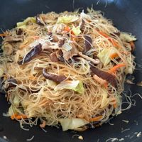 可能是麵、炒麵和拉麵的圖像