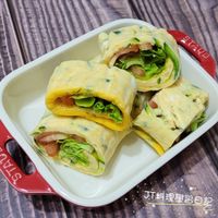 可能是豆腐、墨西哥捲餅、總匯三明治和文字的圖像