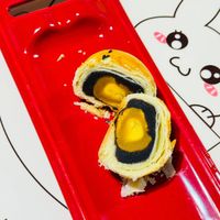 可能是‎蛋黃和‎顯示的文字是「 ‎STAUB STAUB بی 15 i‎ 」‎‎ 的圖像
