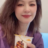 可能是 1 人、飲料和文字的圖像