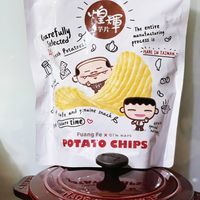 可能是‎顯示的文字是「‎运輝 -Theentire The entire 除芋片 芋片 manufacturing Selected larefully سو process is & hesh Potatoes! ১ 税） MAPE IN TAIWAN safe and gcnuine snack snack& 6 for leisure time tim 2024 special editi Fuang Fe x ©i'm ከሁኮር POTATO CHIPS MADE IN FRANCE F‎ 」‎的圖像