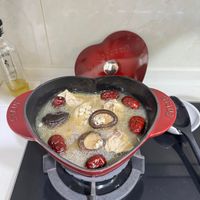 可能是起司火鍋和文字的圖像