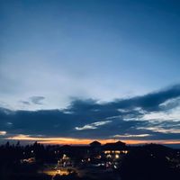 可能是地平線、暮光和雲的圖像