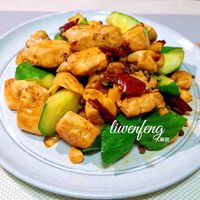 可能是豆腐和顯示的文字是「 liwenfeng 大鍋姐 A STAUD 」的圖像