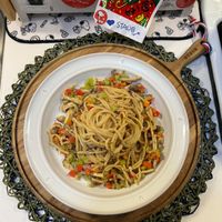 可能是‎麵、炒麵、義大利麵和‎顯示的文字是「 ‎staub staub ا cTo STAUB, 5 က‎ 」‎‎ 的圖像