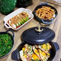 可能是西班牙大鍋飯、豆腐和義大利麵的圖像