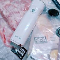可能是食物和顯示的文字是「鷲 እዳ ZWILLING ZWILLING TpиpRR IKON HN Date: Date: Not.. Notaiean Note. 」的圖像