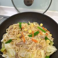可能是炒麵、麵和拉麵的圖像