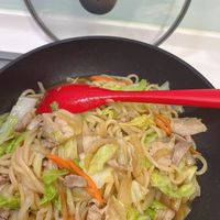 可能是炒麵和拉麵的圖像