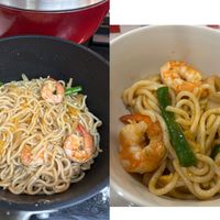 可能是麵、蝦、義大利麵、拉麵和炒麵的圖像