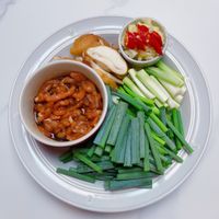 可能是香菇、豆腐和麵的圖像