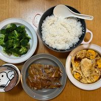 可能是豆腐、肉排和文字的圖像