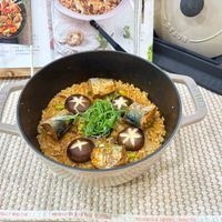 可能是香菇、豆腐、西班牙大鍋飯和文字的圖像