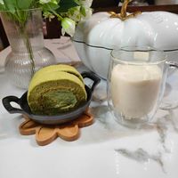 可能是戚風蛋糕和泡茶器的圖像