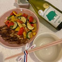 可能是顯示的文字是「 STAUE OR ICOCHONNET GRBLRTSGAN COCHONNET છે OR ETIT LEPETIT LE wn SAUVIGNON VP0o CCO stanb qReas Ses 」的圖像